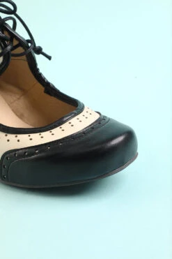 Retro Style High Heels -Zapaka Sales Store 7cc16725cd44099a444358c5a1a3ff44