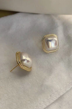 Vintage Square Pearl Earrings 5 Vintage Square Pearl Earrings -Zapaka Sales Store CGZL221862 Golden 2